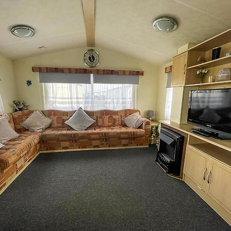 Caravan For Hire At St Osyth Beach Holiday Park In Essex Ref 28107Y 클랙톤온씨 외부 사진