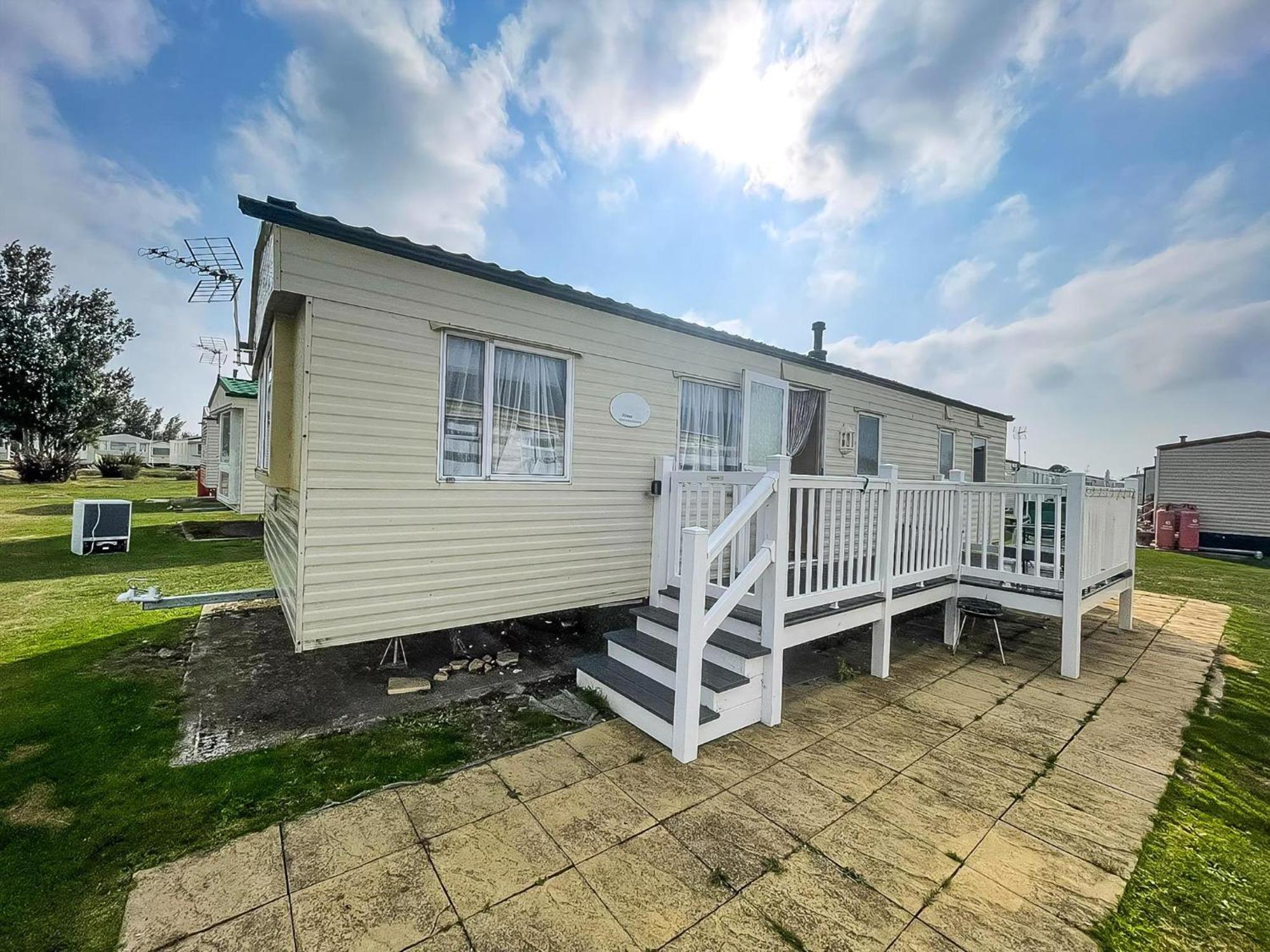 Caravan For Hire At St Osyth Beach Holiday Park In Essex Ref 28107Y 클랙톤온씨 외부 사진
