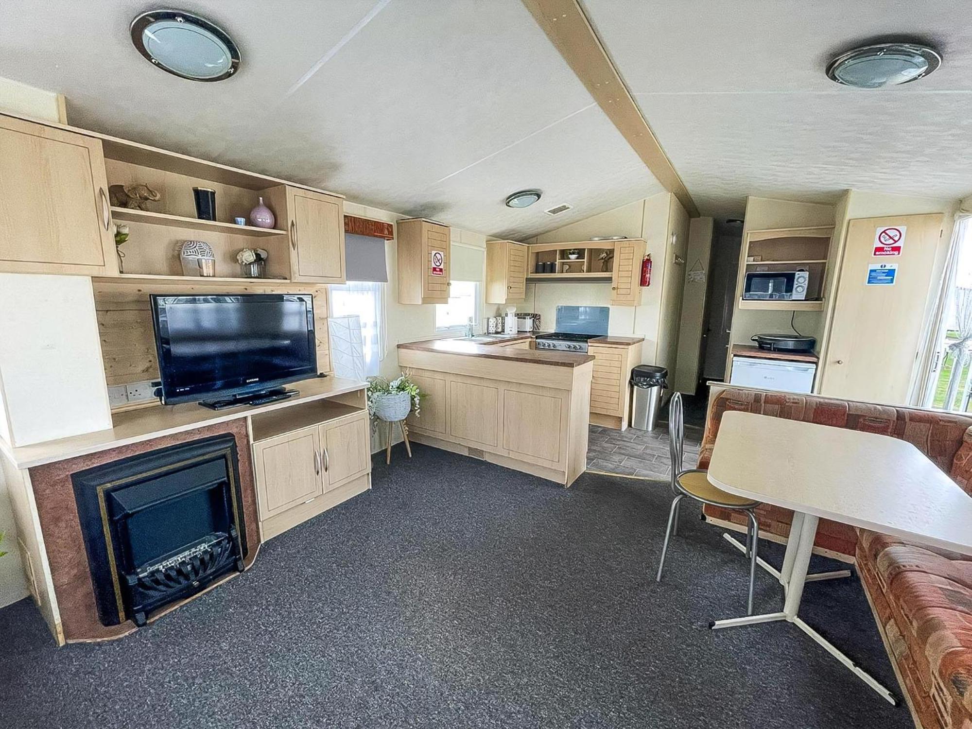 Caravan For Hire At St Osyth Beach Holiday Park In Essex Ref 28107Y 클랙톤온씨 외부 사진