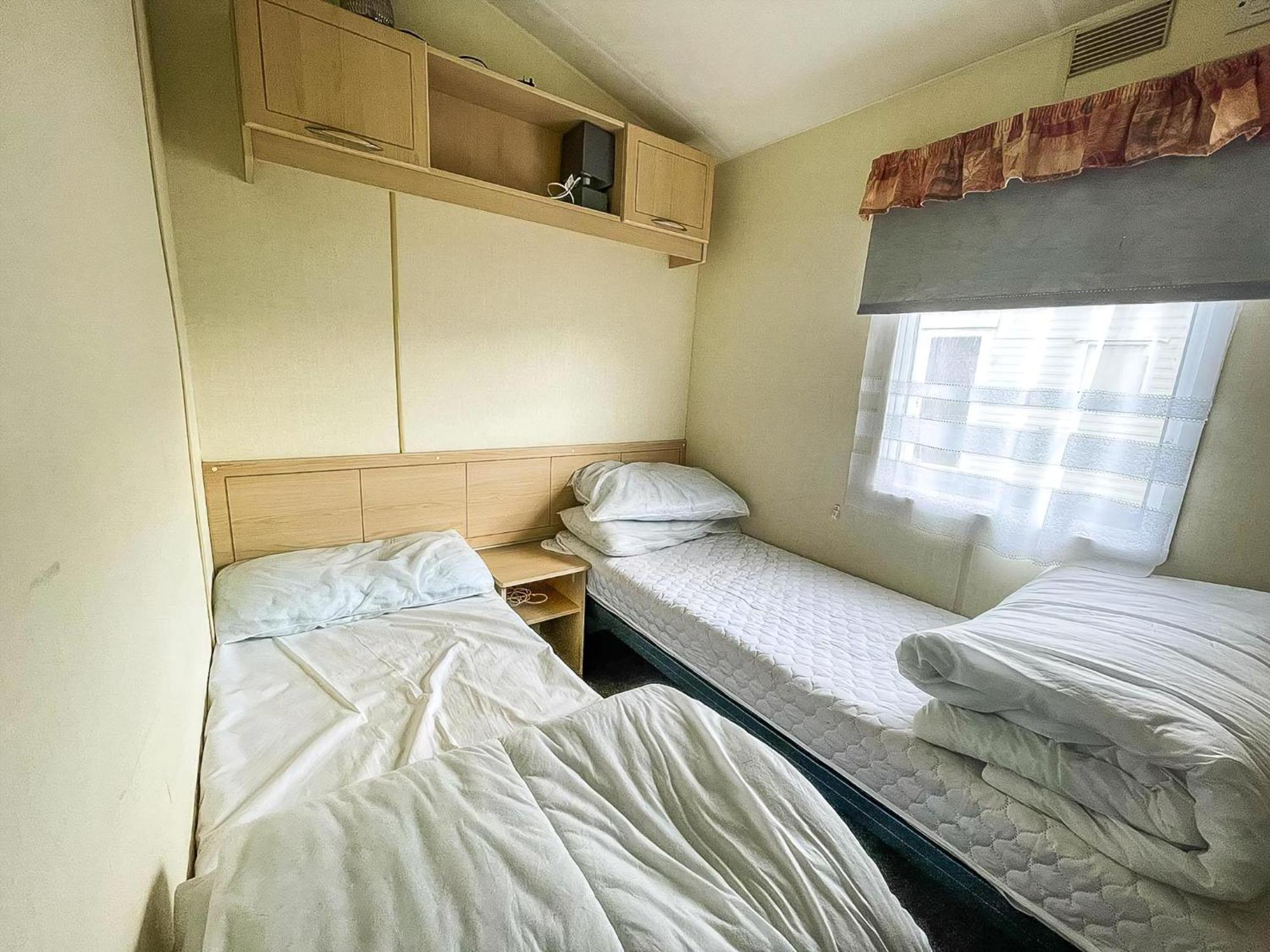 Caravan For Hire At St Osyth Beach Holiday Park In Essex Ref 28107Y 클랙톤온씨 외부 사진